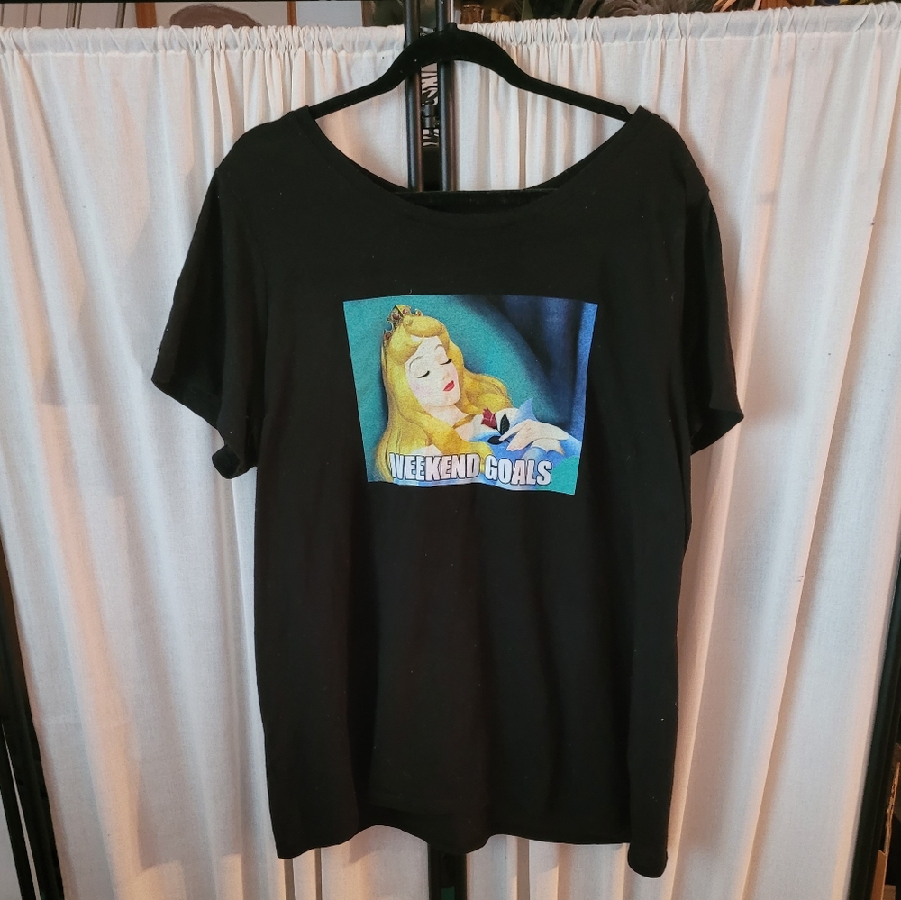 Torrid Disney size 3 sleeping beauty "weekend goals" shirt. Great condition.